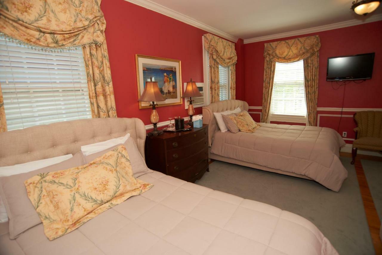 Bellevue Manor Bed & Breakfast นิวพอร์ต ภายนอก รูปภาพ