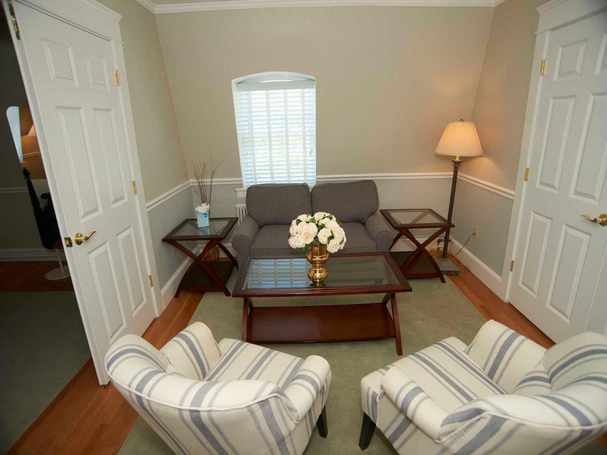 Bellevue Manor Bed & Breakfast นิวพอร์ต ภายนอก รูปภาพ
