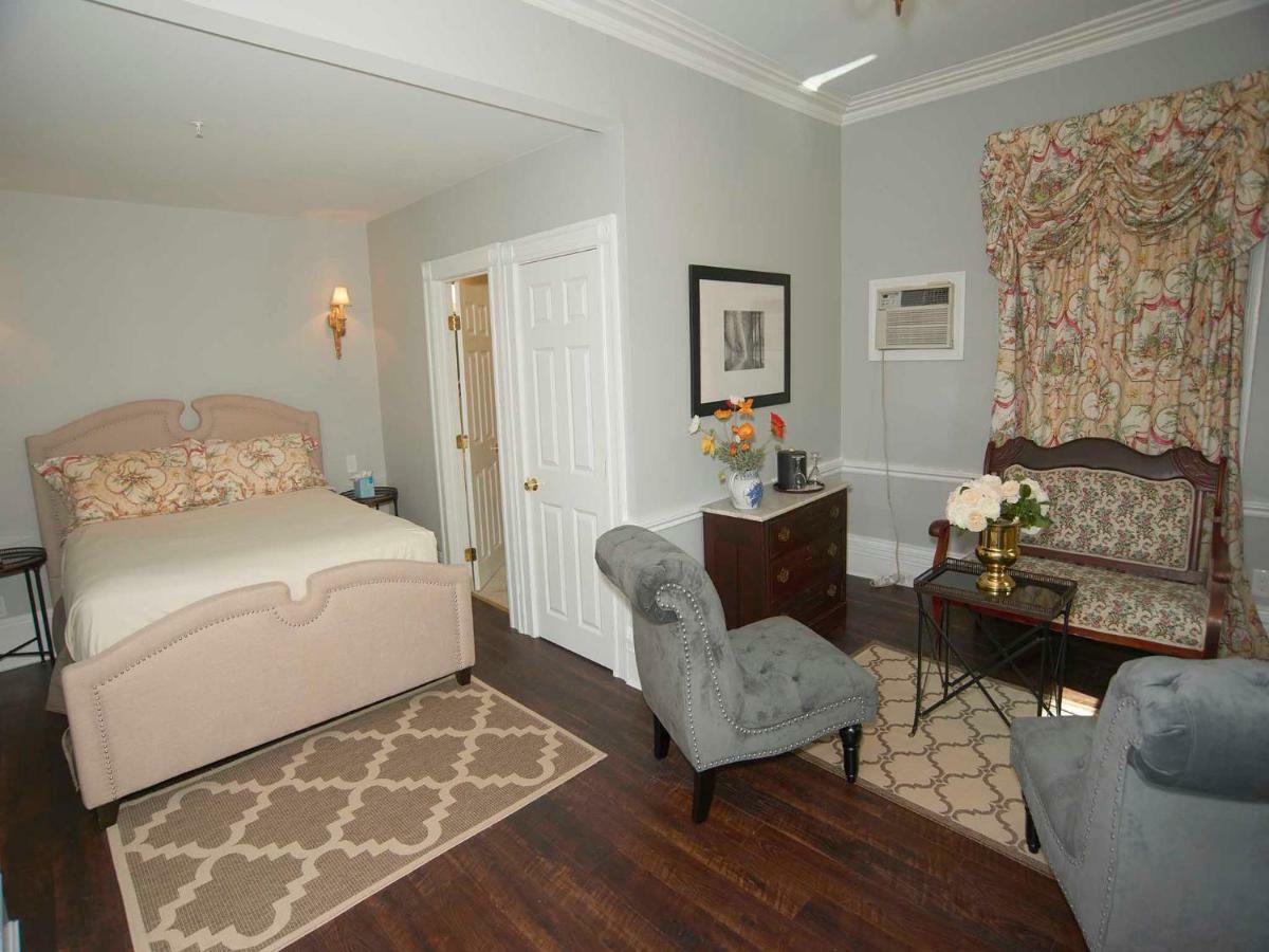 Bellevue Manor Bed & Breakfast นิวพอร์ต ภายนอก รูปภาพ