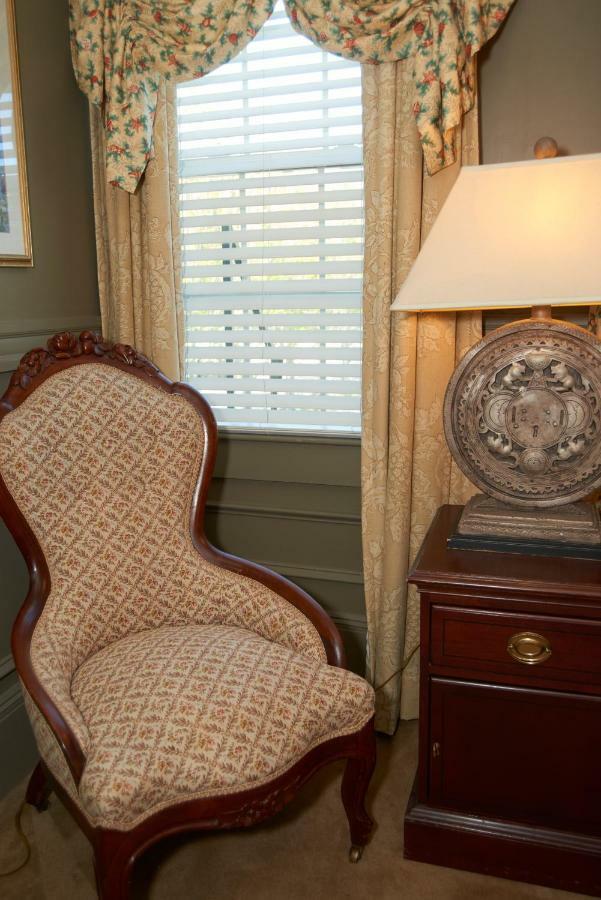 Bellevue Manor Bed & Breakfast นิวพอร์ต ภายนอก รูปภาพ